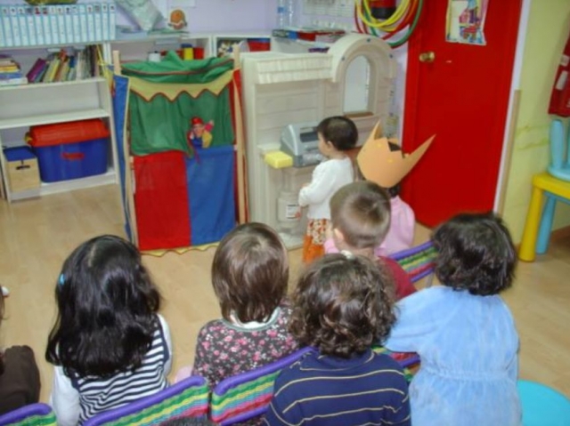 En el teatro de marionetas.jpg
